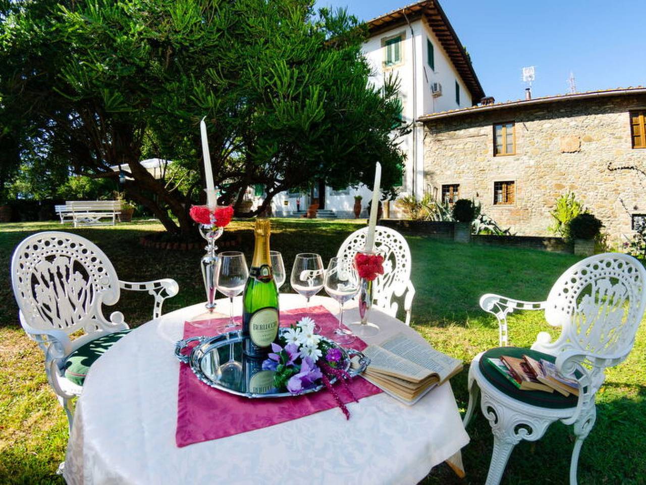 Gemütliche 1-Zimmer-Wohnung in der Nähe des Stadtzentrums von Pescia mit moderner Ausstattung in Uzzano, Pistoia Provinz