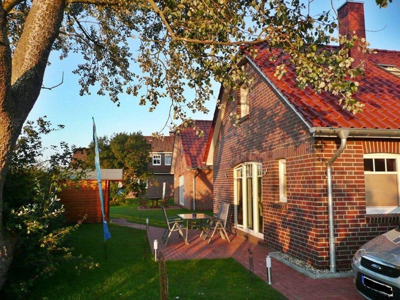 Krosse Krabbe - Ferienhaus (100qm) für 6 Personen + Hund mit Garten und freiem Blickzum Deich in Greetsiel, Krummhörn