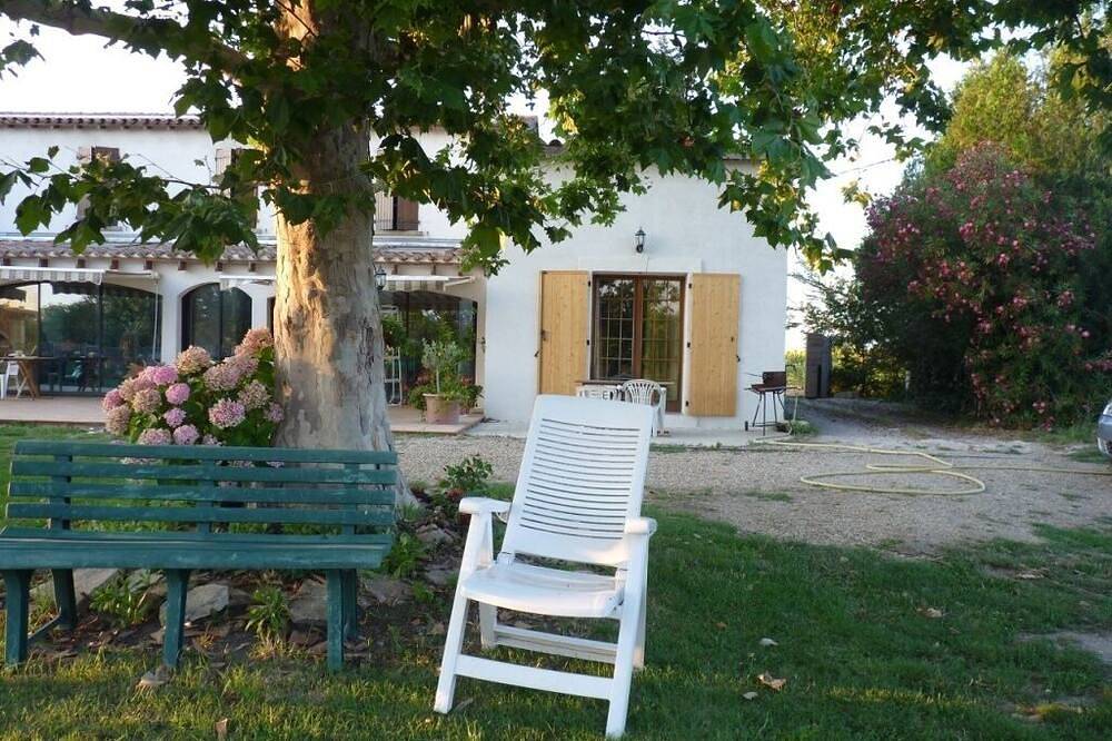 Farmhouse in the Camargue countryside with park in Beaucaire, Nimes und Umgebung