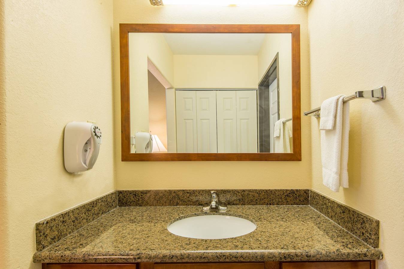 Entire apartment, Staybridge Phoenix - Glendale Sports District in Glendale, Maricopa County