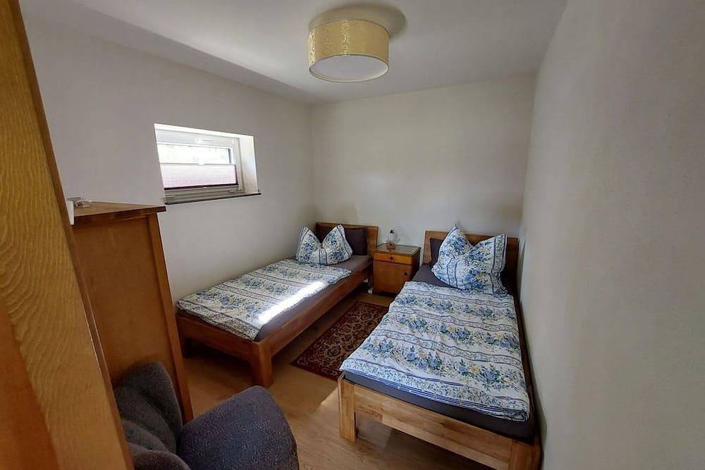 Ganze Wohnung, \"Haus am Südhang\" - Ferienhaus, 1 Schlafzimmer, 1 Schlafboden in Bad Gottleuba-Berggießhübel, Elbsandsteingebirge
