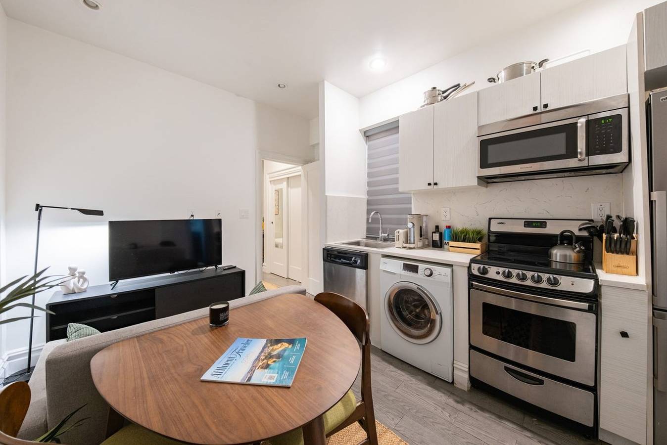 Entire apartment, Apartment #720: Columbus Circle in Manhattan, New York City