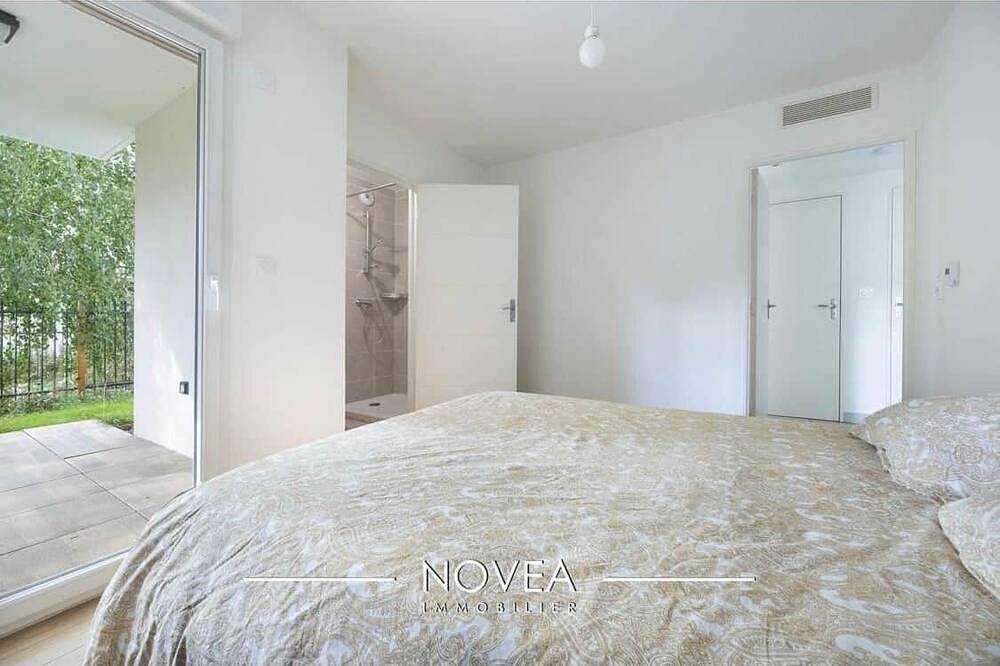 Entire apartment, La Suite Charbonnière in Charbonnières-les-Bains, Rhône