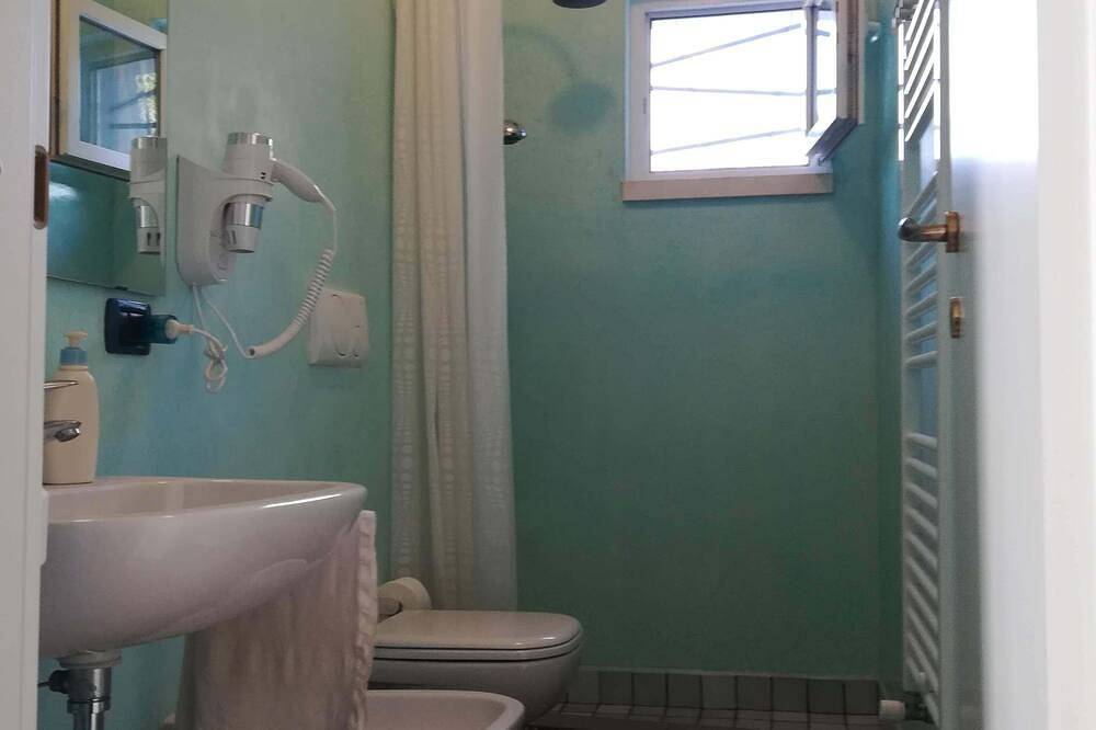 Room \"Il Fico\" in B&B with Outdoor Kitchen, Pool, near Ostuni, Puglia in Salento