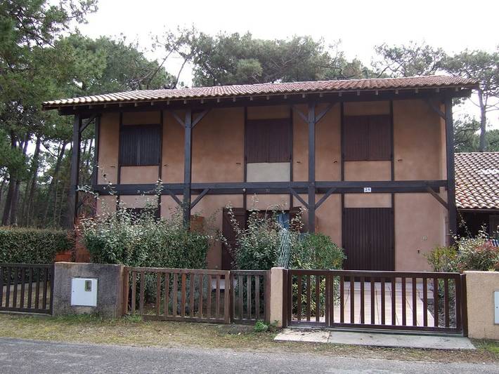 Gîte pour 6 personnes, avec terrasse dans Office De Tourisme De Biscarrosse