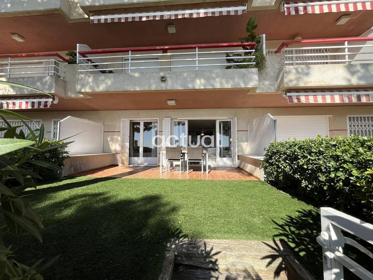 Apartamento entero, Apartamento en primera línea de mar - ? pers. in Platja d'Aro, Costa Brava