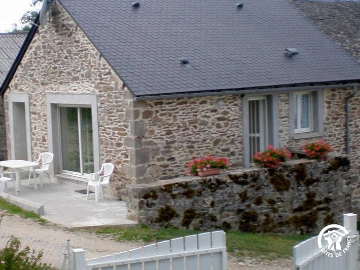 Location de vacances pour 4 personnes, avec terrasse et jardin à Curan