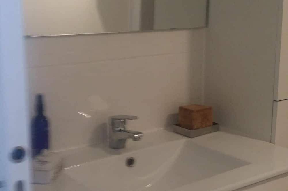 Appartement entier, Superbe trois pièces refait à neuf idéalement situé à 10mns en Rer A de Paris in Nogent-sur-Marne, Val-de-Marne