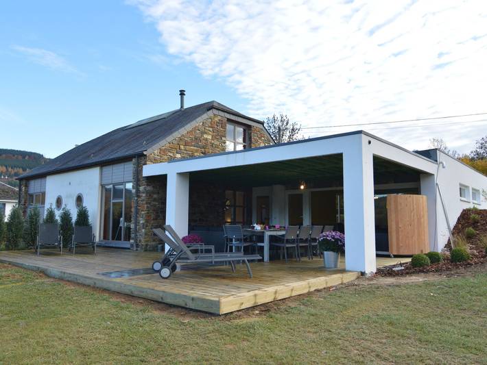 Vakantiehuis voor 9 personen, with Terras and Tuin as well as Zwembad and Sauna in Stoumont