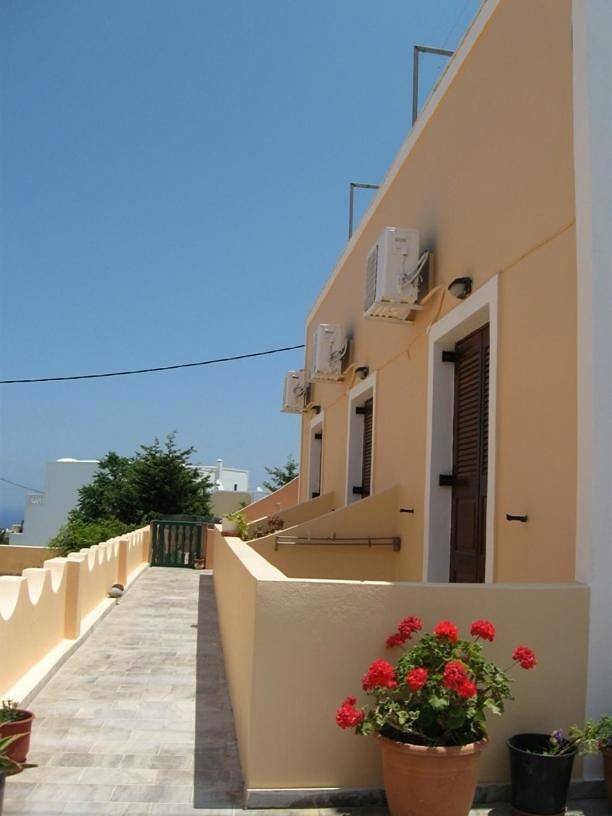 Mirsini Pansion in Karterados, Santorini