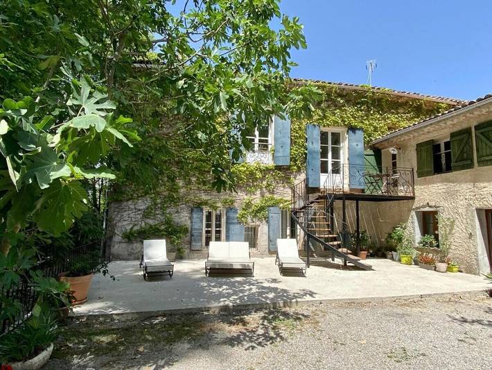 Gîte pour 7 personnes, avec piscine ainsi que jardin et jacuzzi à Lurs - 4