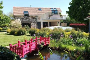 Gîte pour 4 personnes, avec balcon et jardin à Manzat