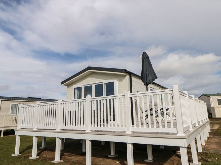 Caravan for 6 people, with Garden and Pool as well as View in Northumberland