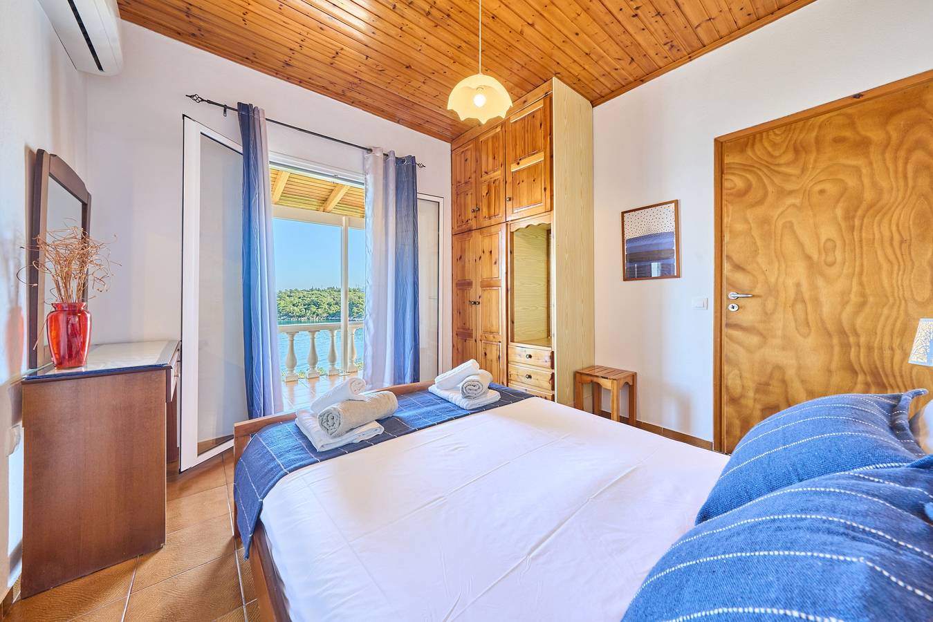 Entire studio, Studio Apartment 'Dolphin Villa 1' with Sea View, Wi-Fi and Air Conditioning in Paxos