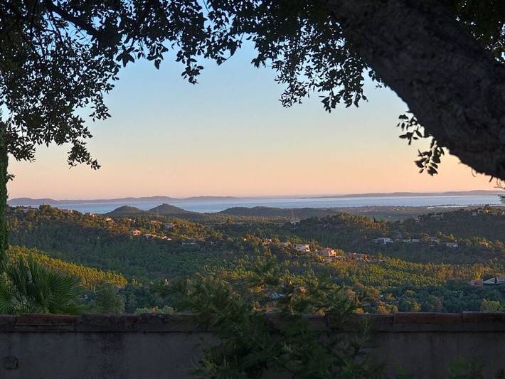 Location de vacances pour 8 personnes, avec terrasse, animaux acceptés à La Londe-les-Maures - 2