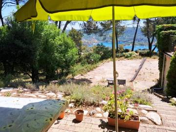 Cottage pour 3 personnes, avec vue sur le lac ainsi que vue et jardin à Esparron-de-Verdon