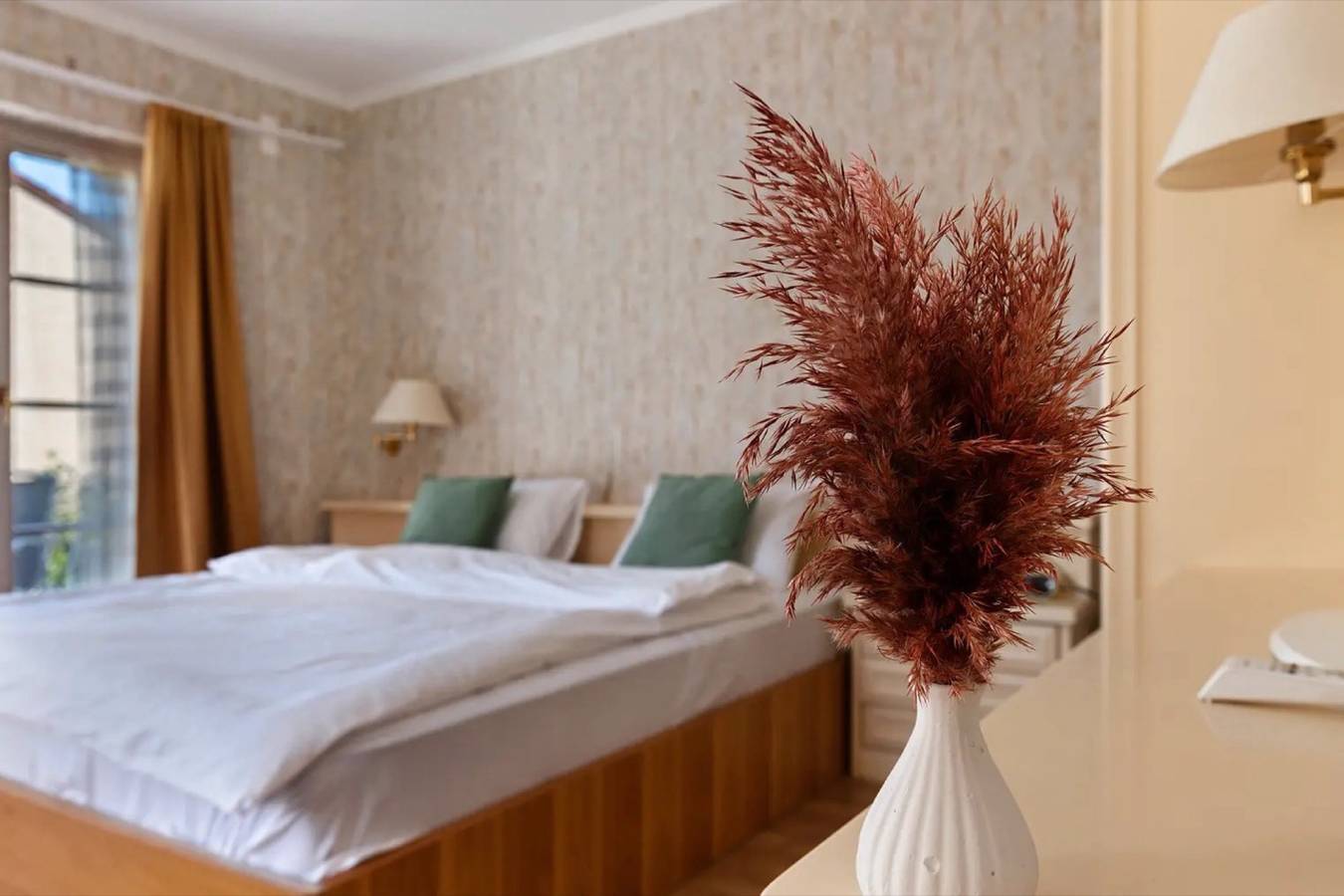 2-Bett Zimmer mit herrlichem Inselblick, Balkon und Jacuzzi in Reichenau, Untersee
