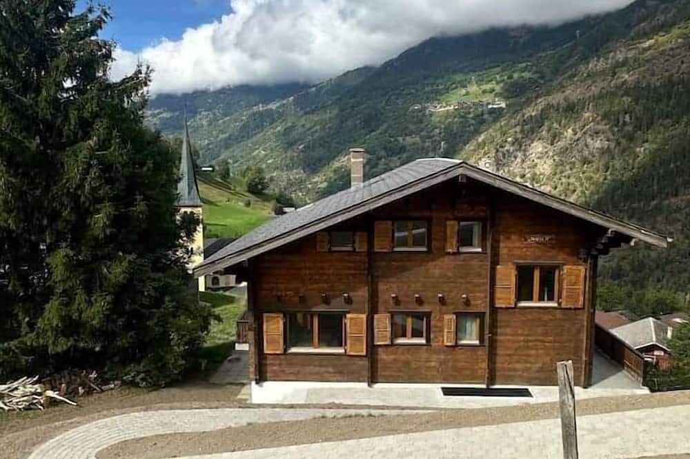 Schweizer Chalet - Wohnung im Obergeschoss in Grengiols, Aletsch Arena