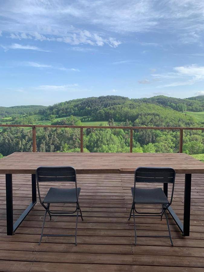 Location de vacances, avec Terrasse et Vue à Alboussière