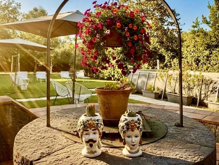 Location de vacances pour 2 personnes, avec piscine ainsi que jardin et vue à Milo - 3