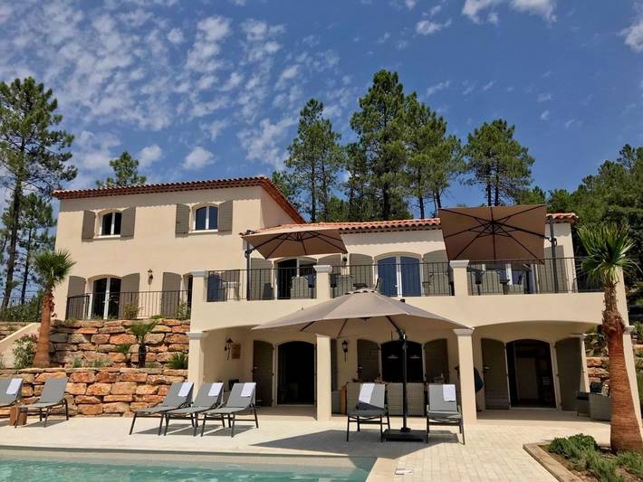 Ferienhaus für 8 Personen, mit Terrasse und Garten sowie Pool