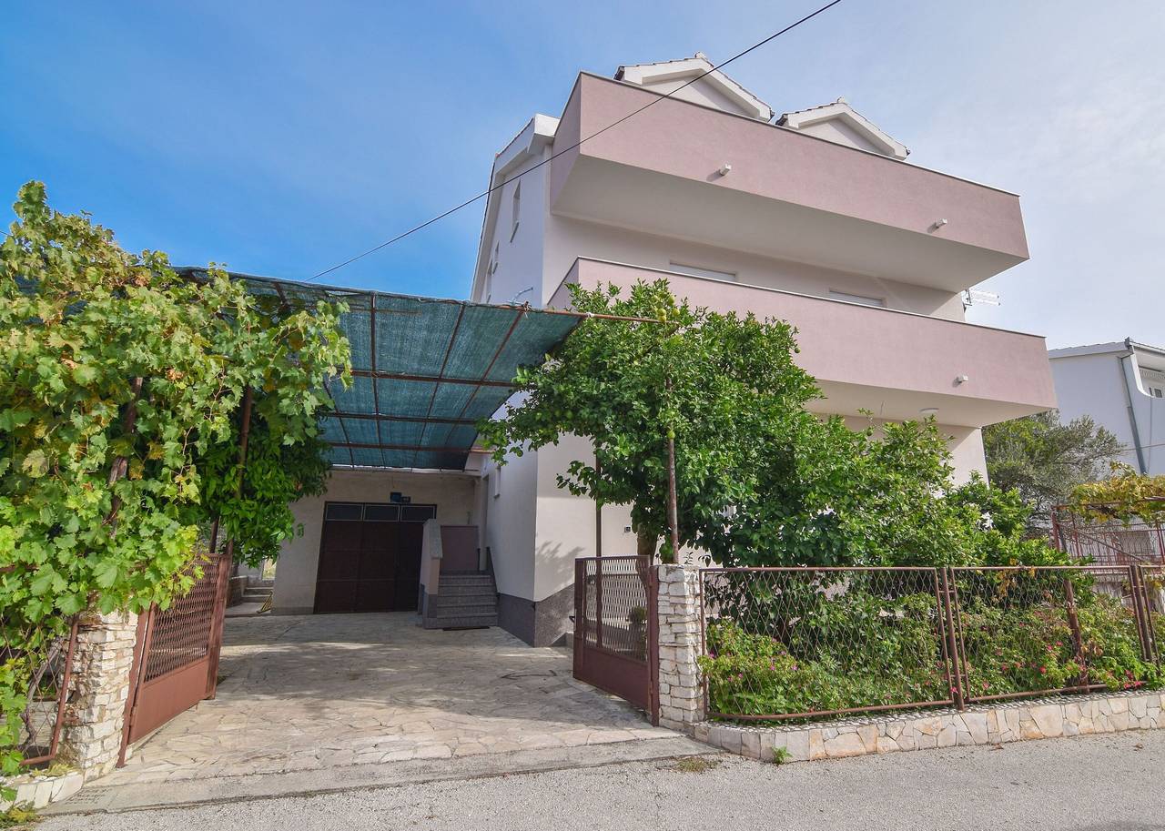 Ganze Wohnung, Apartment Pocrnja in Rogoznica, Šibenik-Knin