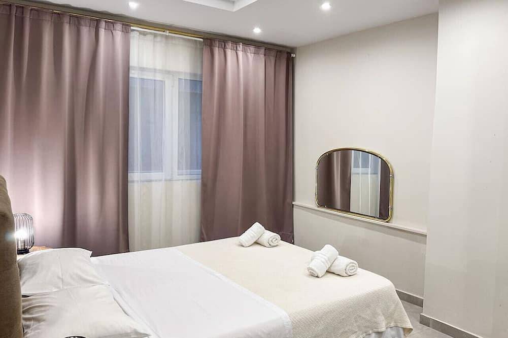 Entire apartment, Contemporary & Spacious Renovated Apt, Dt Syntagma in Central Section of Athens, Athens