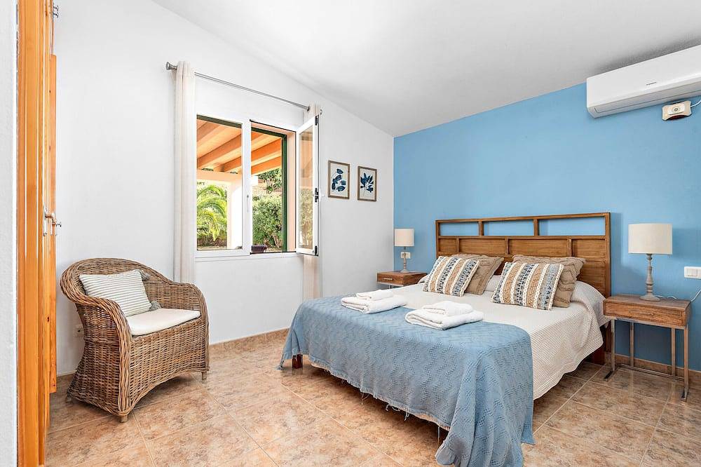 Villa Noelia by Escape Home in Santo Tomas, Es Migjorn Gran