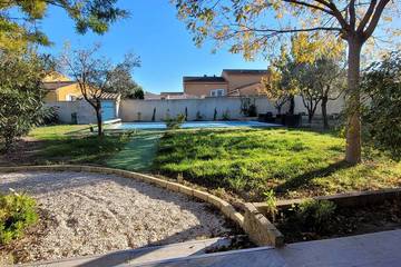 Location de vacances pour 8 personnes, avec jardin, animaux acceptés à Châteauneuf-de-Gadagne