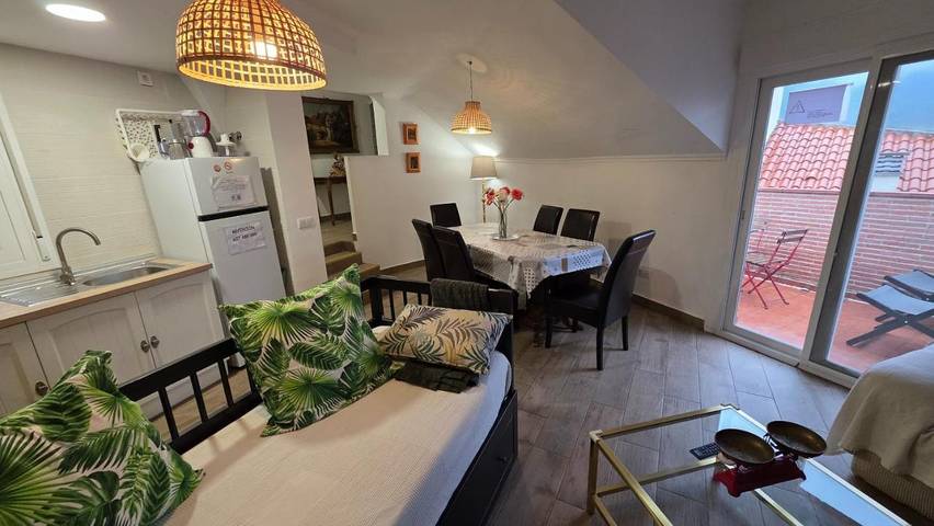 Gîte pour 6 personnes, avec vue et balcon à La Adrada - 3