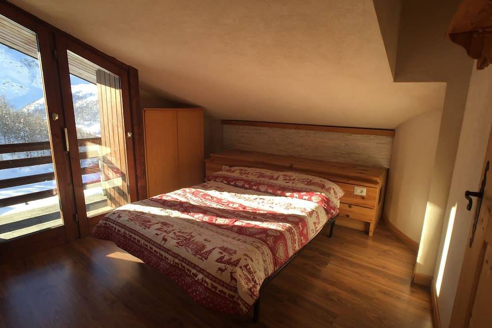 Entire apartment, Luxury three-room apartment in Cervinia Sci and Sauna, facing ski slopes. in Cervinia Cielo Alto, Valtournenche