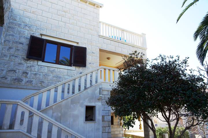 Ganze Wohnung, 2-Zimmer-Ferienwohnung mit Terrasse Sumartin, Brac -a in Sumartin, Brac
