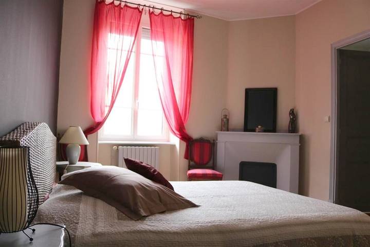 Chambre d’hôte pour 3 personnes, avec jardin ainsi que terrasse et piscine dans l' Ariège - 2