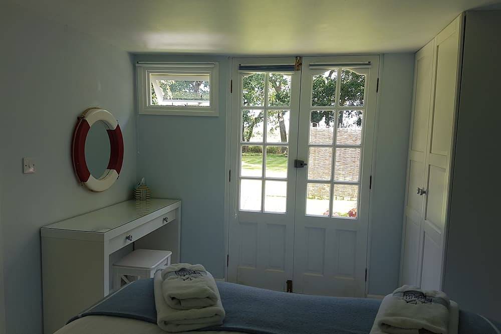 Lymington Self-Catering Garden Retreat in Lymington, Hampshire