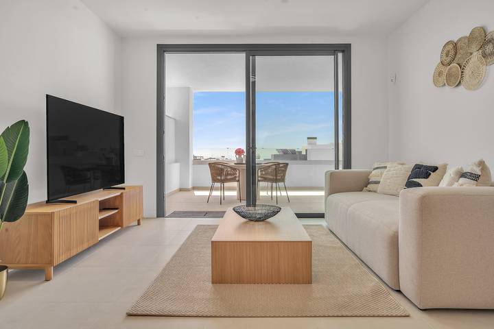 Ferienwohnung für 4 Personen, mit Balkon und Garten sowie Kinderpool in Estepona