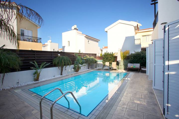 Villa for 4 people, with pool and balcony/terrace, kid friendly in Protaras