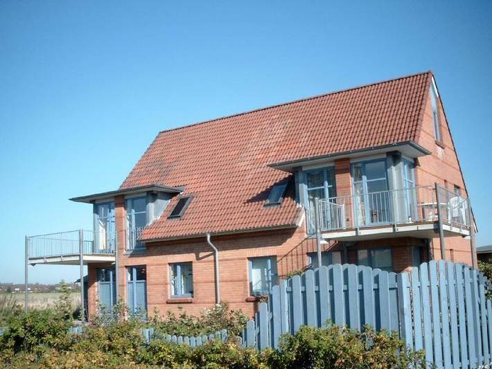 Ganze Ferienwohnung, Moderne Ferienwohnung mit Balkon in Strandnähe in Friedrichskoog-Spitze, Friedrichskoog