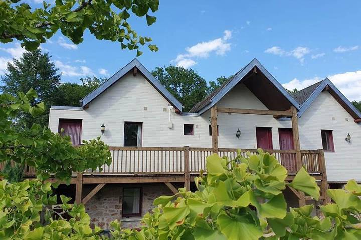 Hôtel pour 2 personnes, avec Balcon et Terrasse ainsi que Jardin et Vue à Aubazines