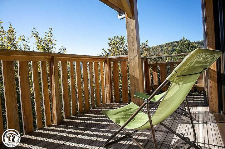 Location de vacances pour 5 personnes, avec balcon et jardin dans Lac Chambon - 4