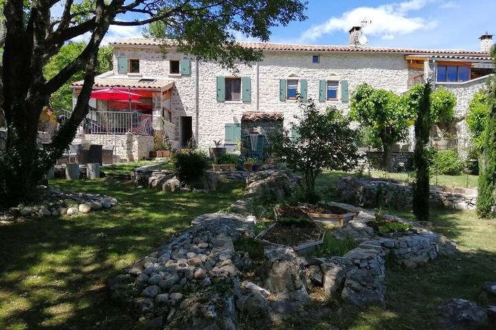 Location de vacances pour 6 personnes, avec Balcon ainsi que Jacuzzi et Jardin à Les Vans