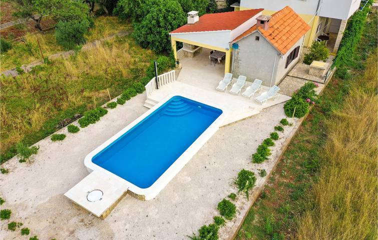 Ferienwohnung für 5 Personen, mit Terrasse und Garten sowie Pool in Marina - 4