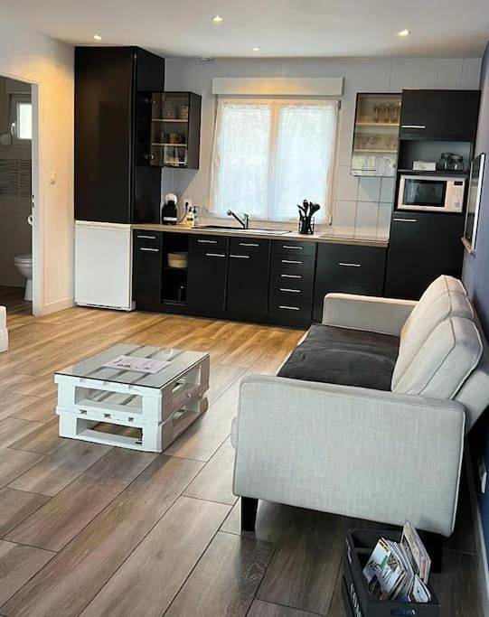 Appartement entier, Two-Bedroom Apartment in Mirebeau-sur-Bèze, Région de Dijon