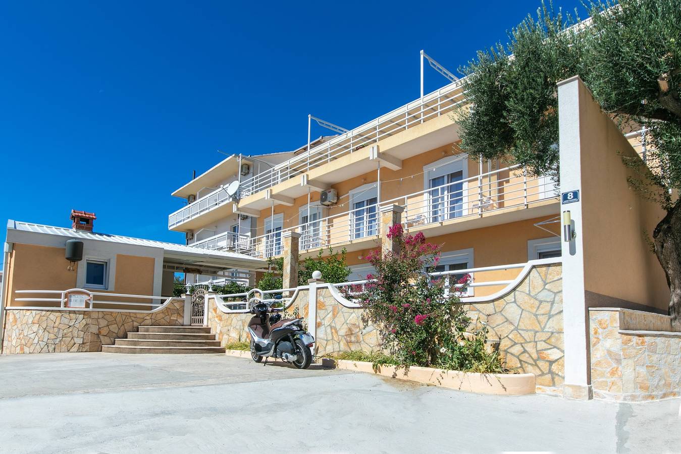 Ganze Wohnung, Apartments with parking space Gradac, Makarska - 5198 in Gradac, Makarska Riviera