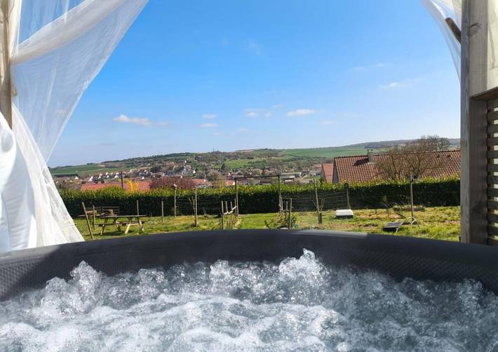 Maison d’hôte pour 2 personnes, avec Balcon et Jacuzzi ainsi que Terrasse et Jardin à Tournehem-sur-la-Hem