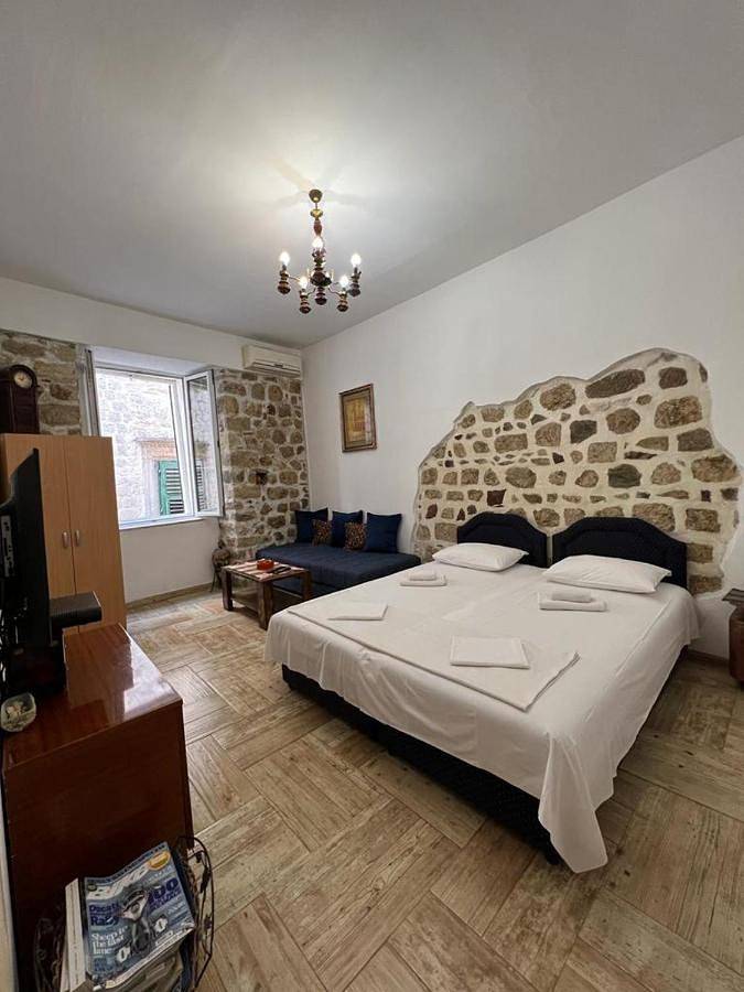 Gîte pour 2 personnes, avec vue et jardin à Kotor - 4
