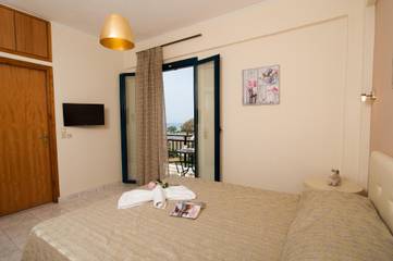 Holiday Apartment for 6 People in North Crete, Crete, Photo 1
