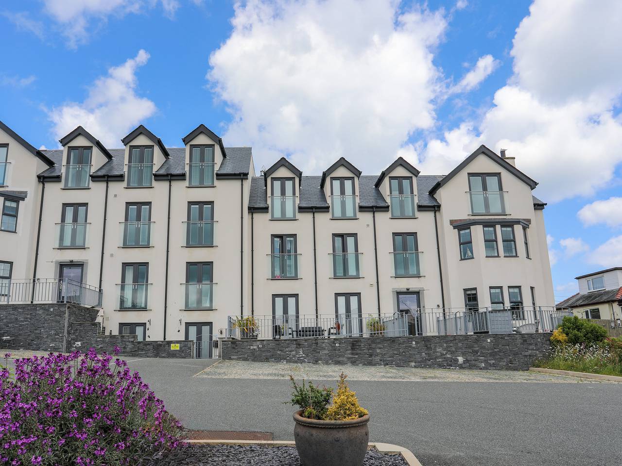 Entire apartment, Sandy Bay Retreat in Benllech, Isle of Anglesey
