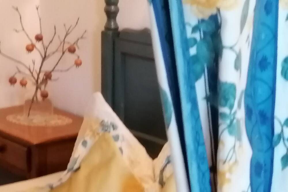 Ganze Wohnung, Gemütliche Ferienwohnung  mit grossem Sonnenbalkon und geheiztem Schwimmbad, in Vetzan, Schlanders