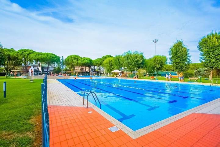 Bungalow für 6 Personen, mit Pool und Balkon in Bibione
