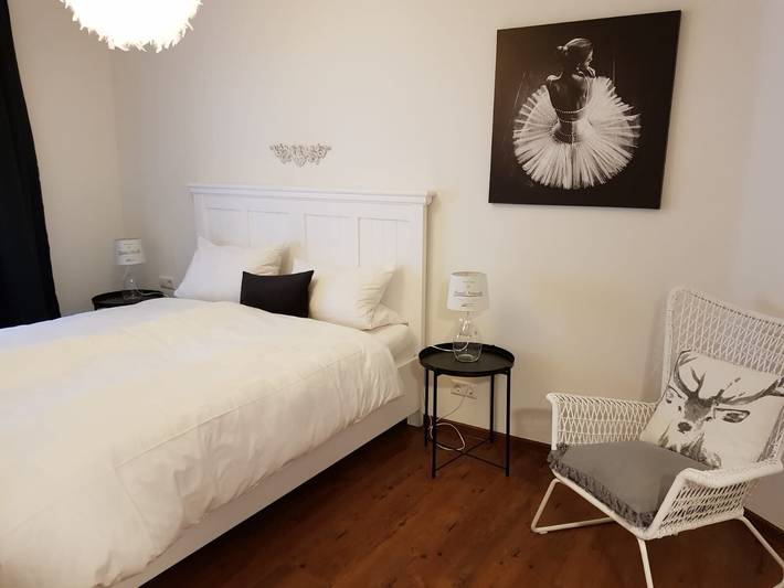 Ganze Wohnung, Ferienwohnung 'Auszeit Am Wildkatzenpfad' mit Bergblick, privater Terrasse und Wi-Fi in Zieflesberg, Bad Herrenalb